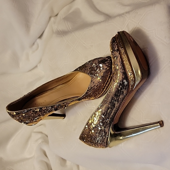 Cole Hahn Gold/Silver Sequin Heels - Picture 2 of 7